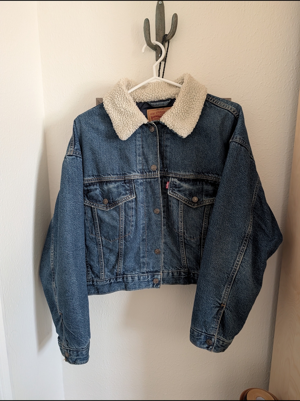 Cropped/Slouchy Levi's Denim Jacket with Sherpa Collar